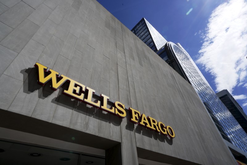 Wells Fargo expands operating committee, creates online services group