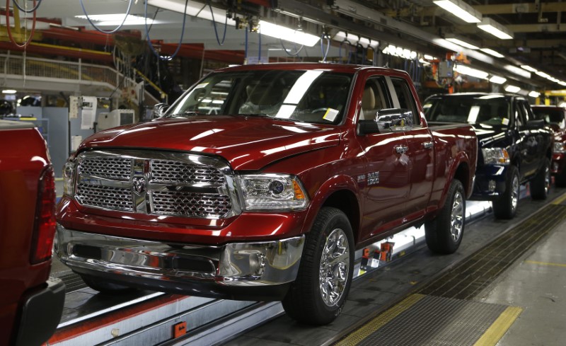 © Reuters. A Dodge Ram 2014 pick-up truck is seen on the assembly line at Chrysler Group's Warren Truck Assembly plant in Warren, Michigan