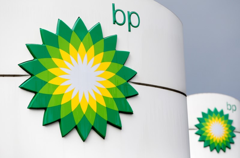© Reuters. BP logos are on display in Moscow
