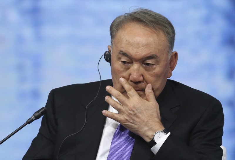 © Reuters. Kazakh President Nazarbayev attends St. Petersburg International Economic Forum 2016