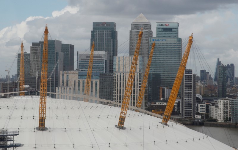 © Reuters. The business district of Canary Wharf is seen behind the O2 Arena in London