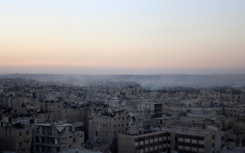 © Reuters. المعارضة والمرصد: طائرات روسية تستأنف القصف العنيف لشرق حلب