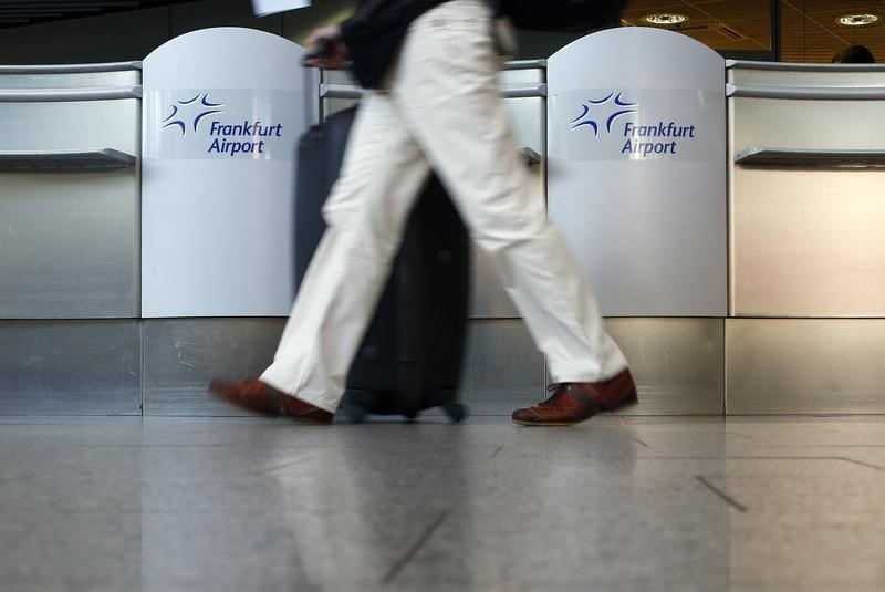 © Reuters. File photo of flight passenger walking through Frankfurt airport