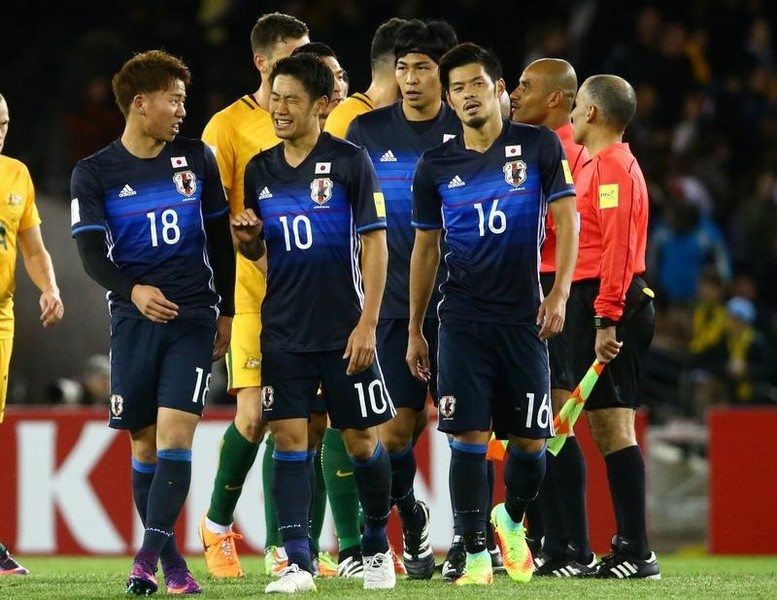 © Reuters. اليابان تفرض التعادل 1-1 على استراليا في ملبورن