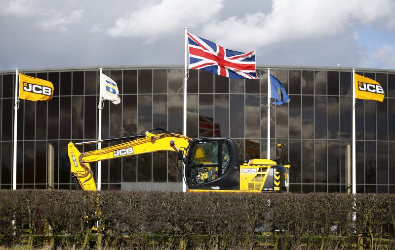 © Reuters. A Union flag flies at the JCB factory in Uttoxeter, central England