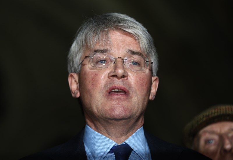 © Reuters. Parlamentar Andrew Mitchell durante evento em Londres