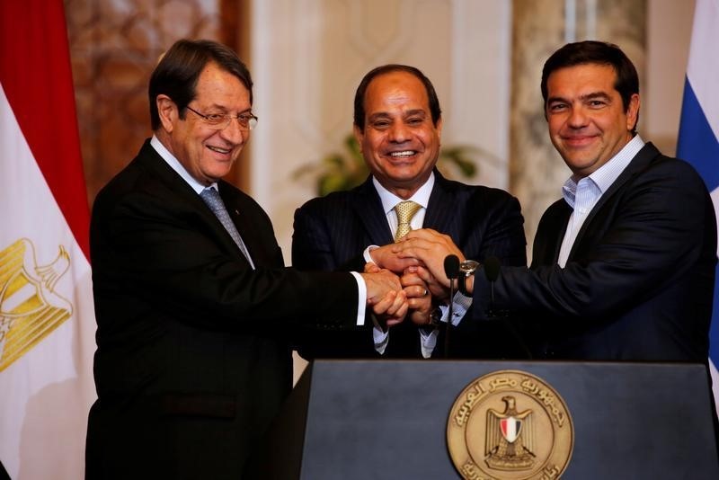 © Reuters. قادة مصر واليونان وقبرص يتفقون على تنسيق جهود مكافحة الهجرة غير الشرعية