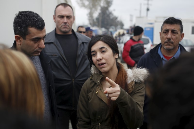 © Reuters. Nadia Murad Basee Taha em acampamento para imigrantes e refugiados na fronteira entre Grécia e Macedônia