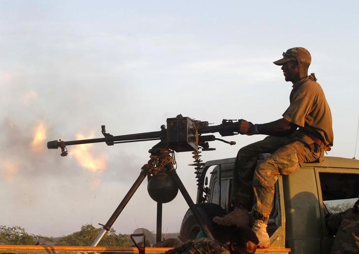 © Reuters. حصري-دبلوماسيون: أسلحة وافقت الأمم المتحدة على استيرادها أعيد بيعها في الصومال