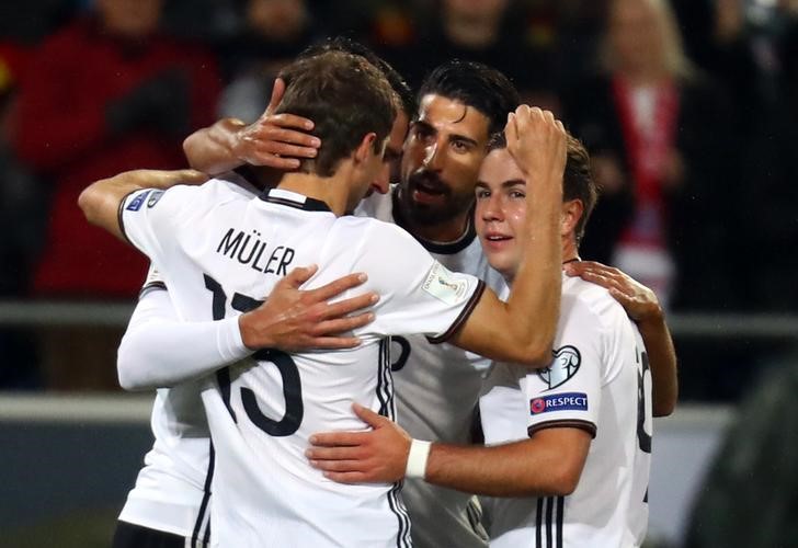© Reuters. ألمانيا تهز الشباك مرتين في الشوط الأول لتفوز 2-صفر على أيرلندا الشمالية
