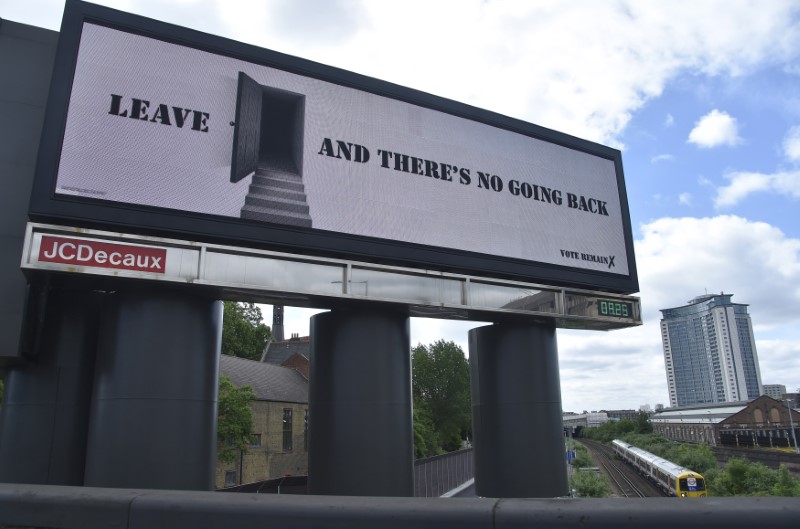 © Reuters. A 'Vote Remain' campaign electronic billboard is seen in London, Britain