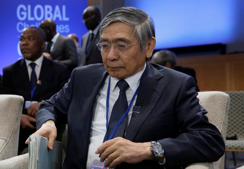 © Reuters. Governor of the Bank of Japan Haruhiko Kuroda attends IMFC plenary