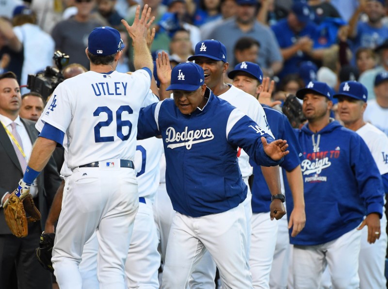 © Reuters. MLB: NLDS-Washington Nationals at Los Angeles Dodgers