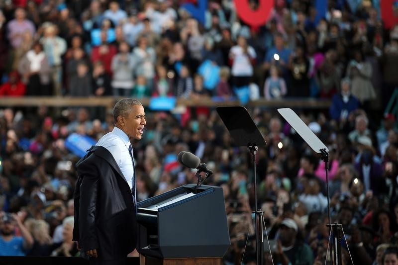 © Reuters. أوباما يتحدث في لقاء جامعي عن كيف كان الفشل حافزا للنجاح