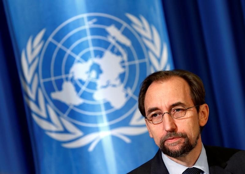© Reuters. U.N. High Commissioner for Human Rights Al Hussein attends a media briefing in Geneva