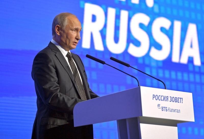 © Reuters. Russian President Putin attends VTB Capital "Russia Calling!" Investment Forum in Moscow