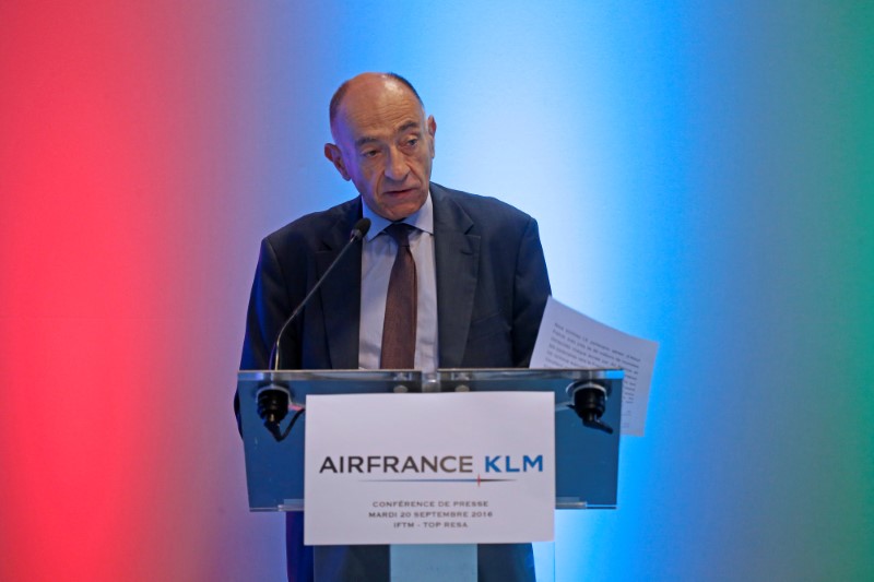 © Reuters. Jean-Marc Janaillac, Chairman and CEO of Air France-KLM, attends a news conference at the IFTM Top Resa show in Paris
