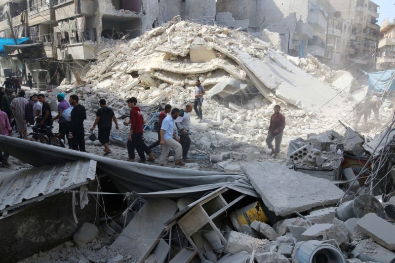 © Reuters. PARIS DEMANDE À POUTINE UN CESSEZ-LE-FEU EN SYRIE