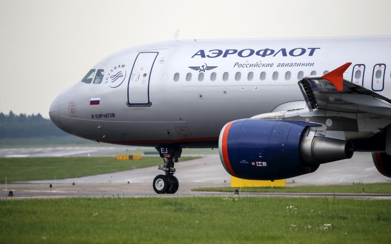 © Reuters. Volo Aeroflot evacuato a Ginevra dopo allarme bomba, un arresto