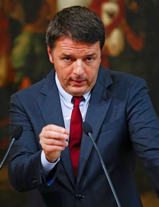 © Reuters. Bilancio, Renzi: concorsi per 10.000 unità con turnover differenziato nella PA