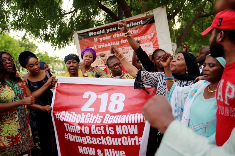 © Reuters. Manifestantes em Abuja pedindo libertação de jovens sequestradas pelo Boko Haram