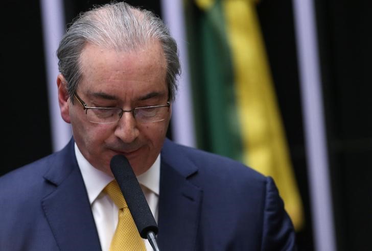 © Reuters. O ex-presidente da Câmara dos Deputados, Eduardo Cunha, fala em sessão na Câmara que discute seu impeachment em Brasília, no Brasil