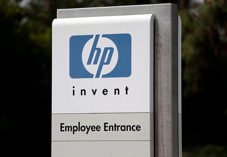 © Reuters. The entrance to a Hewlett-Packard Co office complex is shown in Rancho Bernardo, California