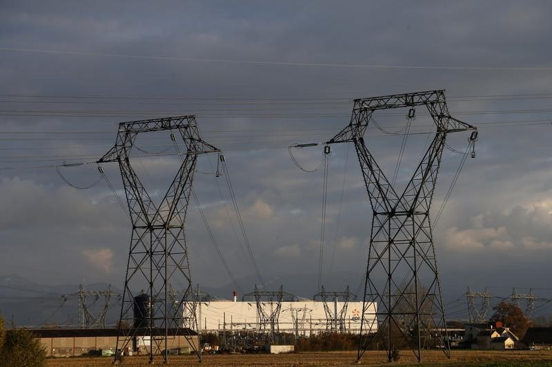 © Reuters. EDF ET AREVA POURSUIVIS POUR UNE ANOMALIE À FESSENHEIM