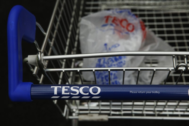 © Reuters. A discarded carrier bag is seen in a shopping trolley outside a Tesco supermarket  in London