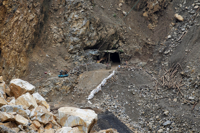 © Reuters. Tin mine seen in ethnic Wa territory in northeast Myanmar