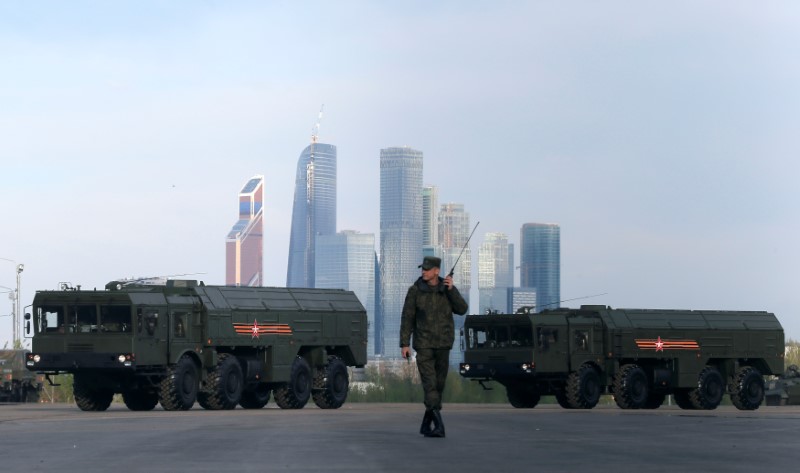 © Reuters. A Russian serviceman walks past Russian Iskander-M missile launchers before a rehearsal for the Victory Day parade at range in Moscow