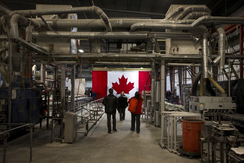 © Reuters. Supporters walk into a campaign event for Canada's PM and Conservative leader Harper speaks at a rally in Thetford Mines