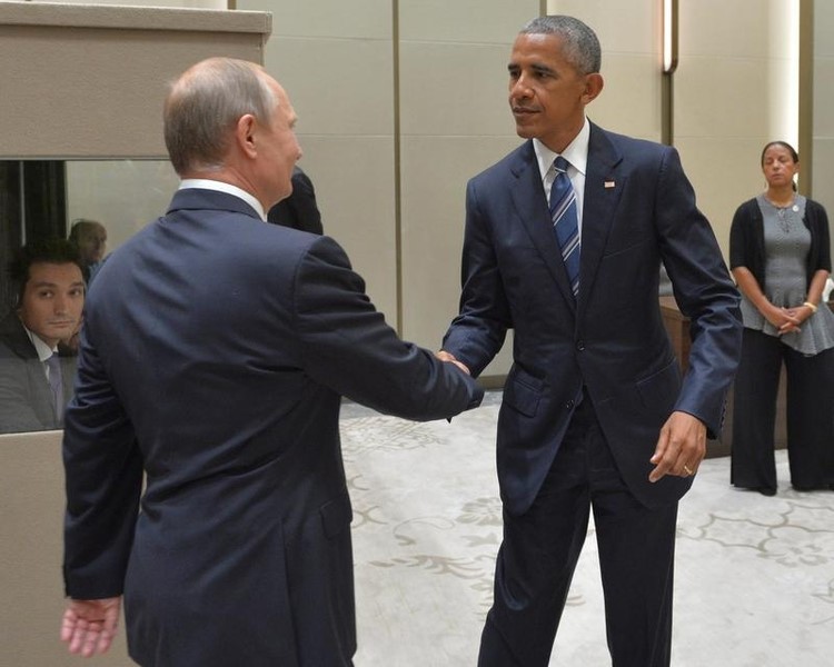 © Reuters. Russian President Putin meets with U.S. President Obama on sidelines of G20 Summit in Hangzhou