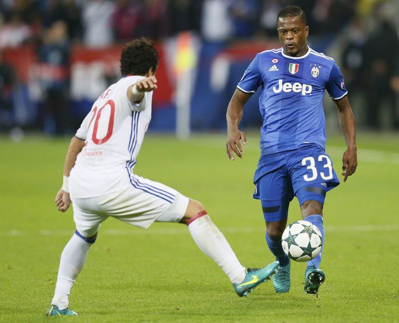 © Reuters. Olympique Lyon's Alexandre Lacazette in action with Juventus Patrice Evra