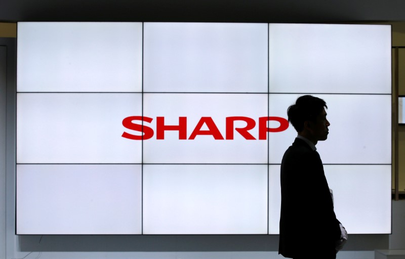 © Reuters. Logo of Sharp Corp is pictured at CEATEC JAPAN 2016 in Chiba