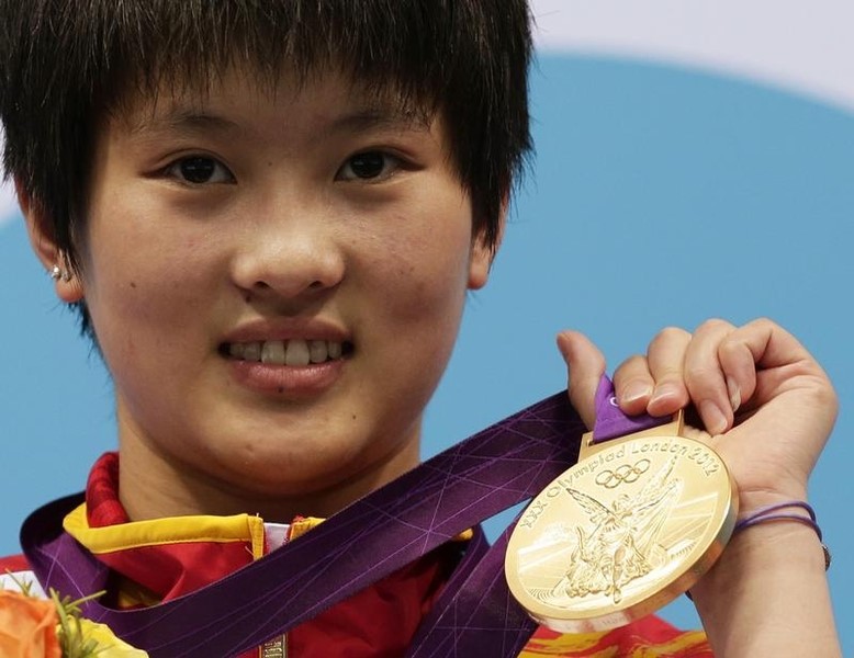 © Reuters. اعتزال السباحة الصينية الشهيرة تشين بسبب إصابة في الرقبة