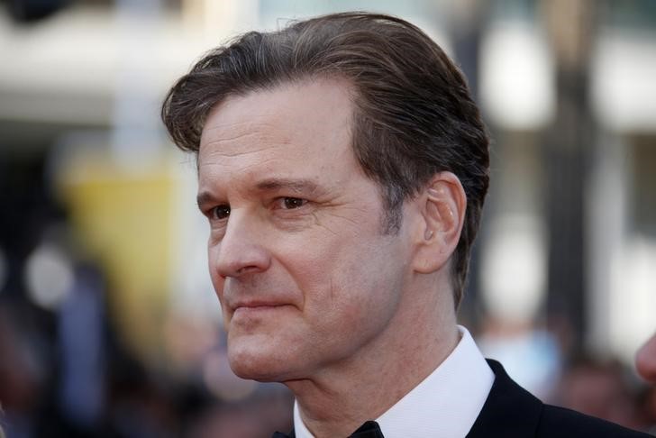 © Reuters. Ator Colin Firth posa em Festival de Cannes