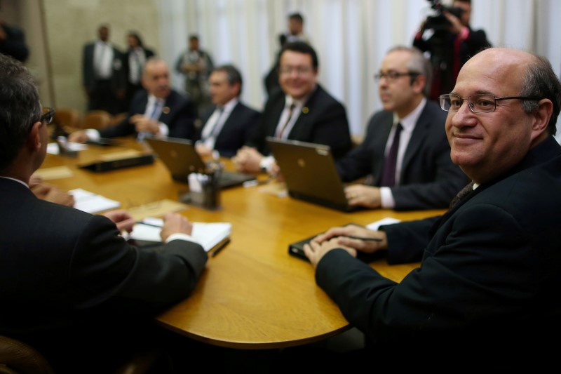 © Reuters. Ilan Goldfajn , presidente do Banco Central, reage durante encontro do Comitê de Política Monetária em julho