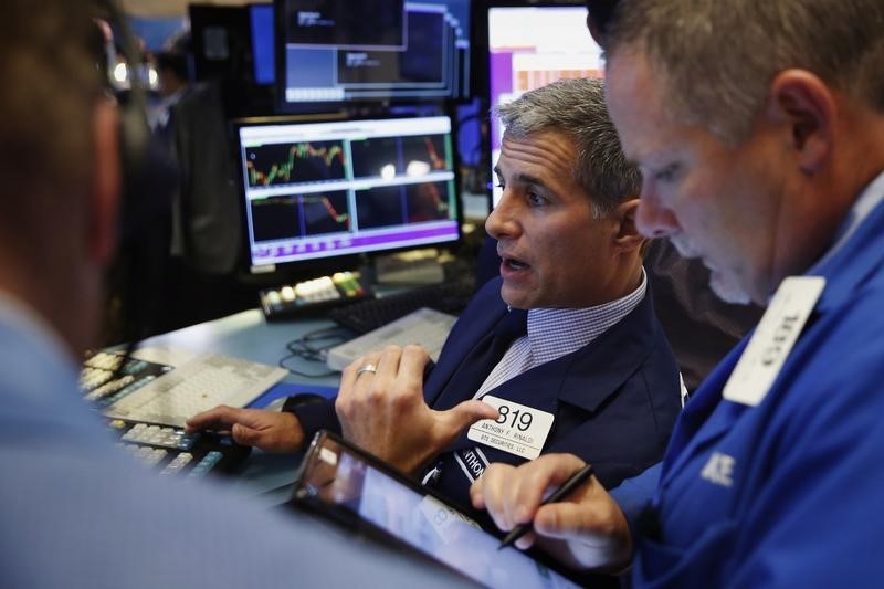 © Reuters. Las bolsas europeas abren a la baja tras varias alertas sobre beneficios