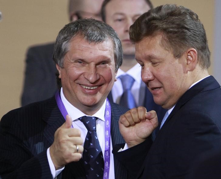 © Reuters. Главы Роснефти и Газпрома Игорь Сечин и Алексей Миллер