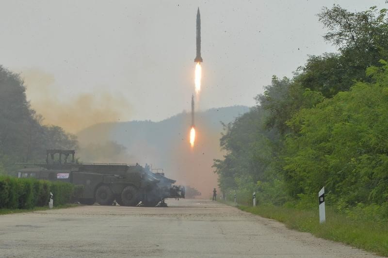 © Reuters. Lançamento de foguete em fotografia sem data divulgada pela agência de notícias estatal da Coreia do Norte