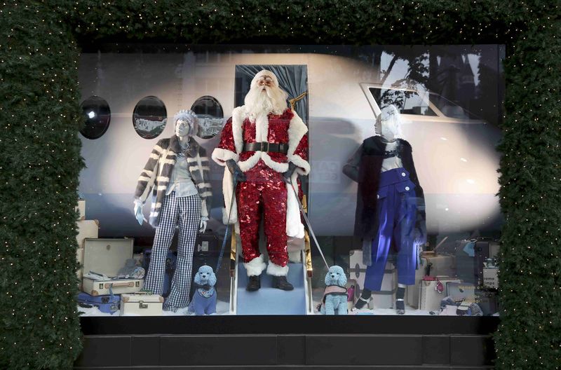 © Reuters. A Christmas window is displayed at a Selfridges store on Oxford Street in London