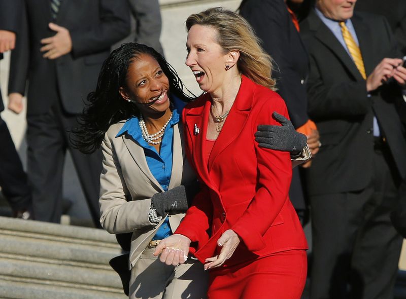 © Reuters. File photo of freshman members of the incoming U.S. 114th Congress Love and Comstock in Washington
