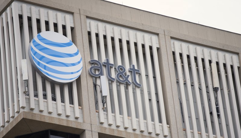 © Reuters. An AT&T Logo is pictured on the side of a building in Pasadena