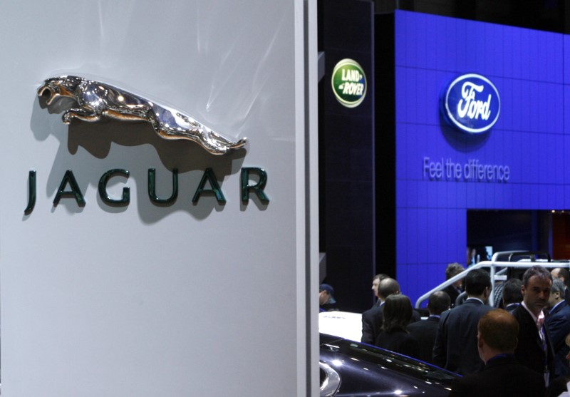 © Reuters. Logos of the carmakers Jaguar, Land Rover and Ford are pictured during the first media day of the 78th Geneva Car Show at the Palexpo in Geneva