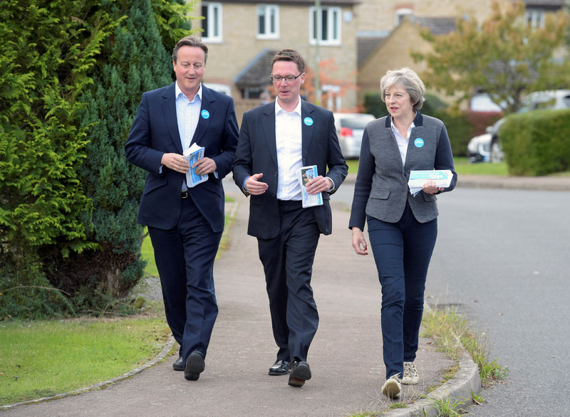 © Reuters. Britain's PM Theresa May and former PM David Cameron walk with Robert Courts, the Conservative candidate for the forthcoming Witney by-election, as they campaign in Hanborough