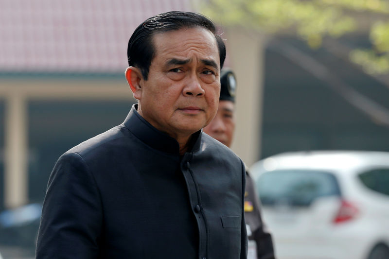 © Reuters. Thailand's Prime Minister Prayuth Chan-ocha is dressed in black as he arrives at a weekly cabinet meeting at Government House in Bangkok