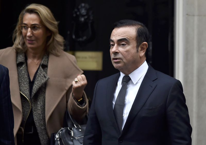 © Reuters. Carlos Ghosn, CEO of Nissan, leaves 10 Downing Street after meeting Britain's Prime Minister Theresa May in London