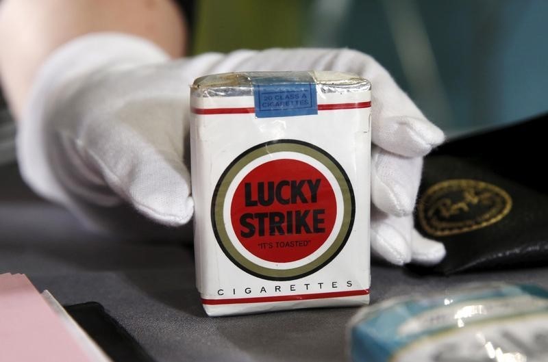 © Reuters. Lucky Strike cigarettes used on the set of the television series "Mad Men" during a donation ceremony at the Smithsonian National Museum of American History in Washington
