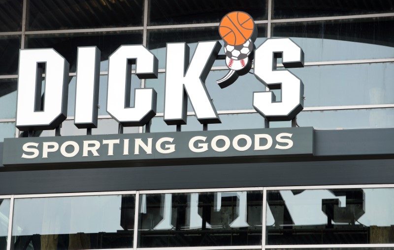 © Reuters. The Dick's Sporting Goods store in Broomfield, Colorado